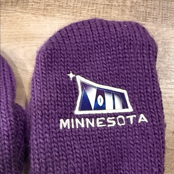 Lightly worn Purple Minnesota Knit Mittens - Picture 3 of 11